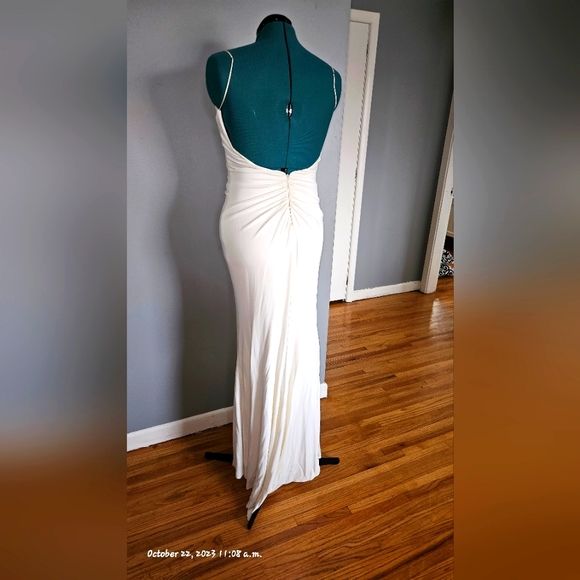 Wedding dress - Picture 3 of 8